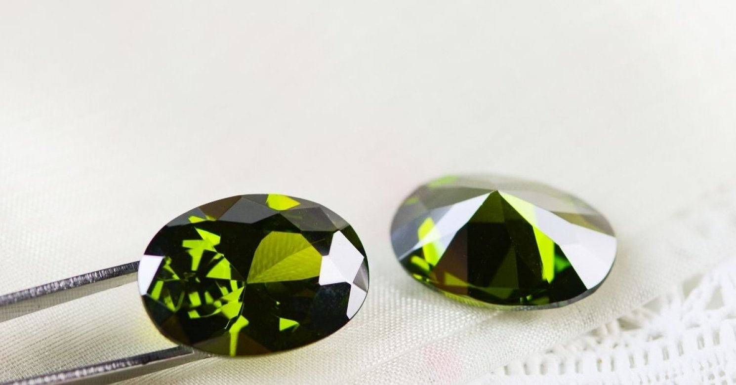 Cubic Zirconia (CZ) vs Diamond: Differences, Quality, Value
