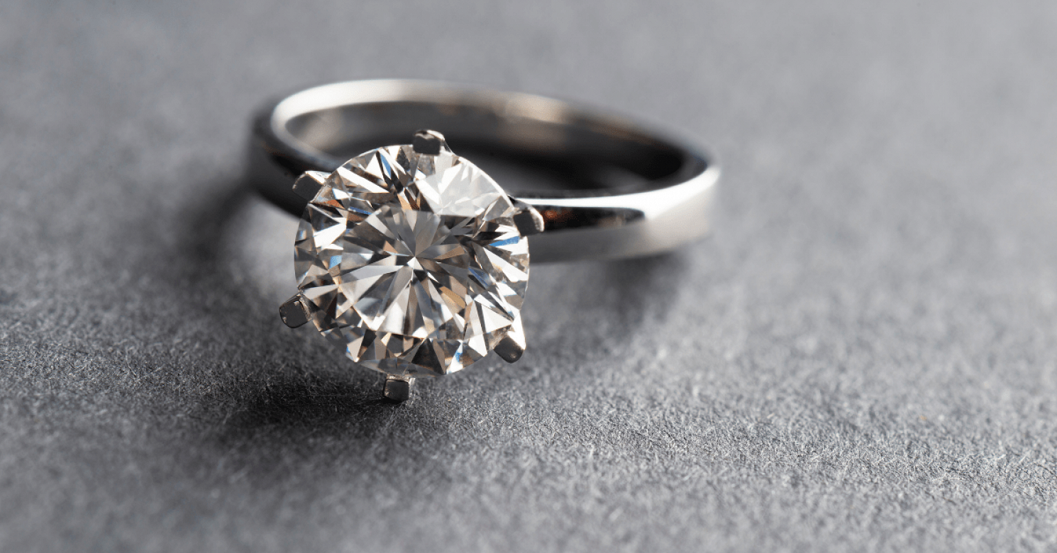 Solitaire vs. Diamonds Rings – What is the Difference?
