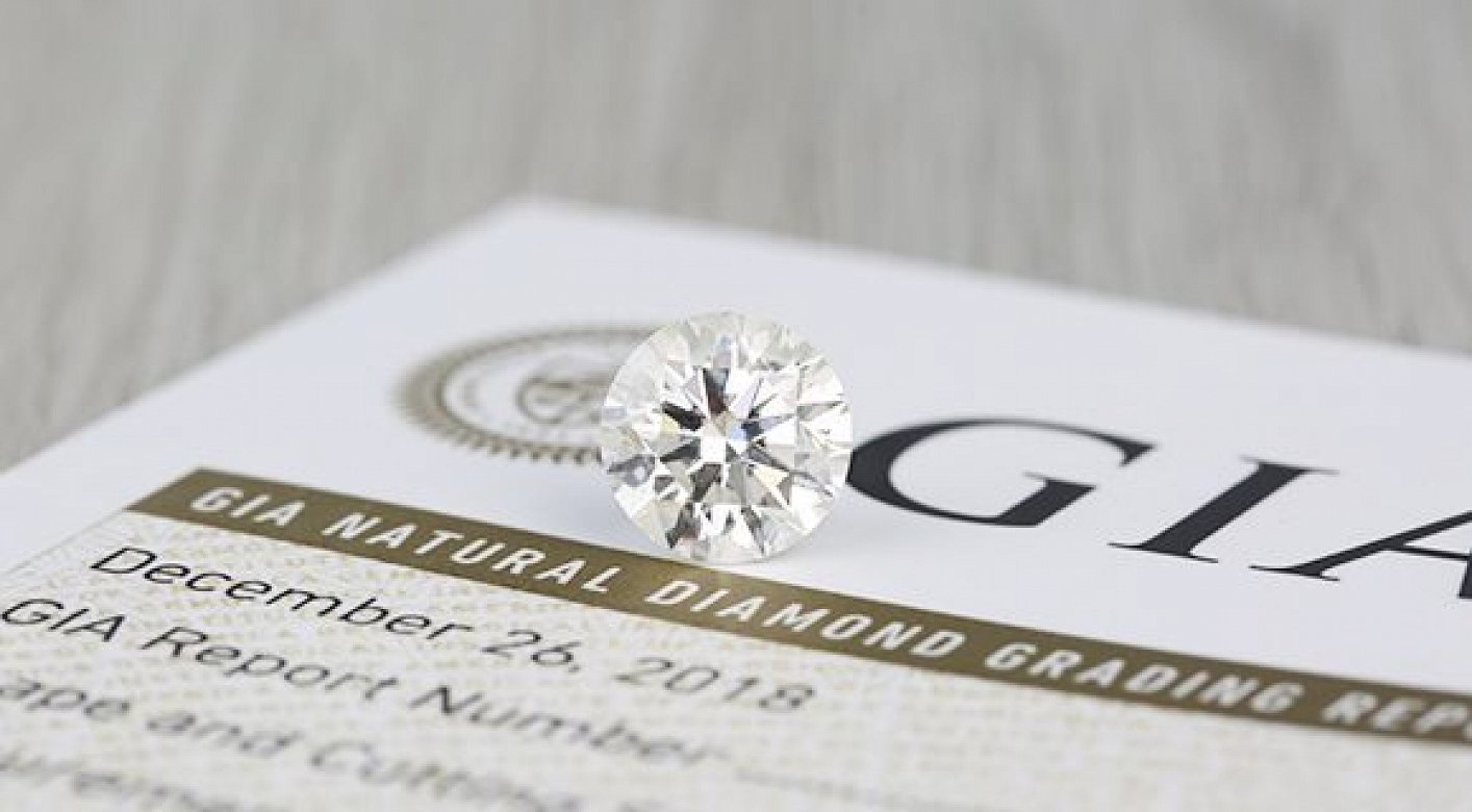 Сertified Diamonds VS Non-Certified: Diamond Certificate